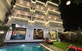 Walk 2 Taj A Boutique Abode